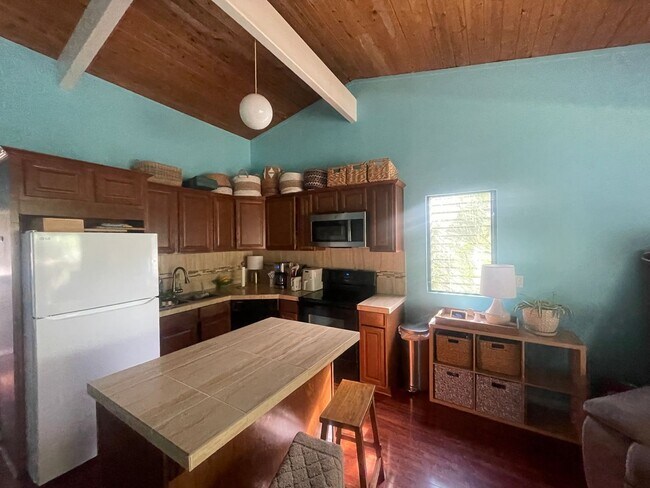 Building Photo - Pohailani 2 Bedroom