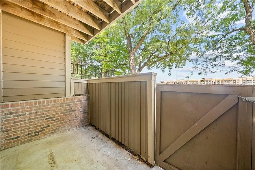 Building Photo - 11110 Nieman Rd