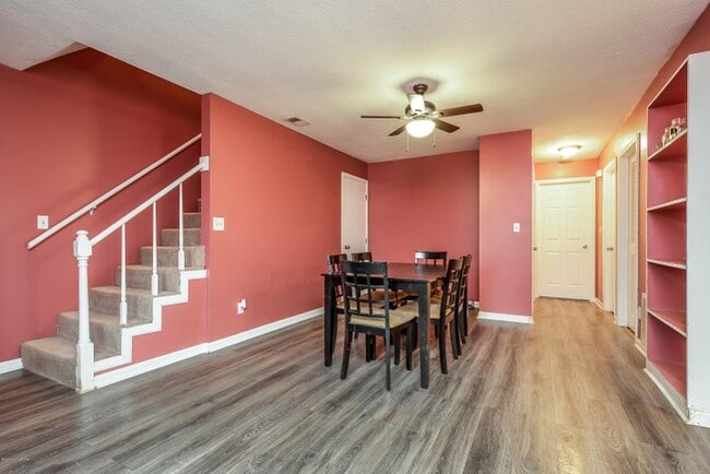 Building Photo - 340 Hillcrest Dr