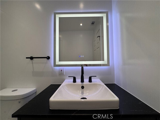 Building Photo - 2212 Linda Flora Dr