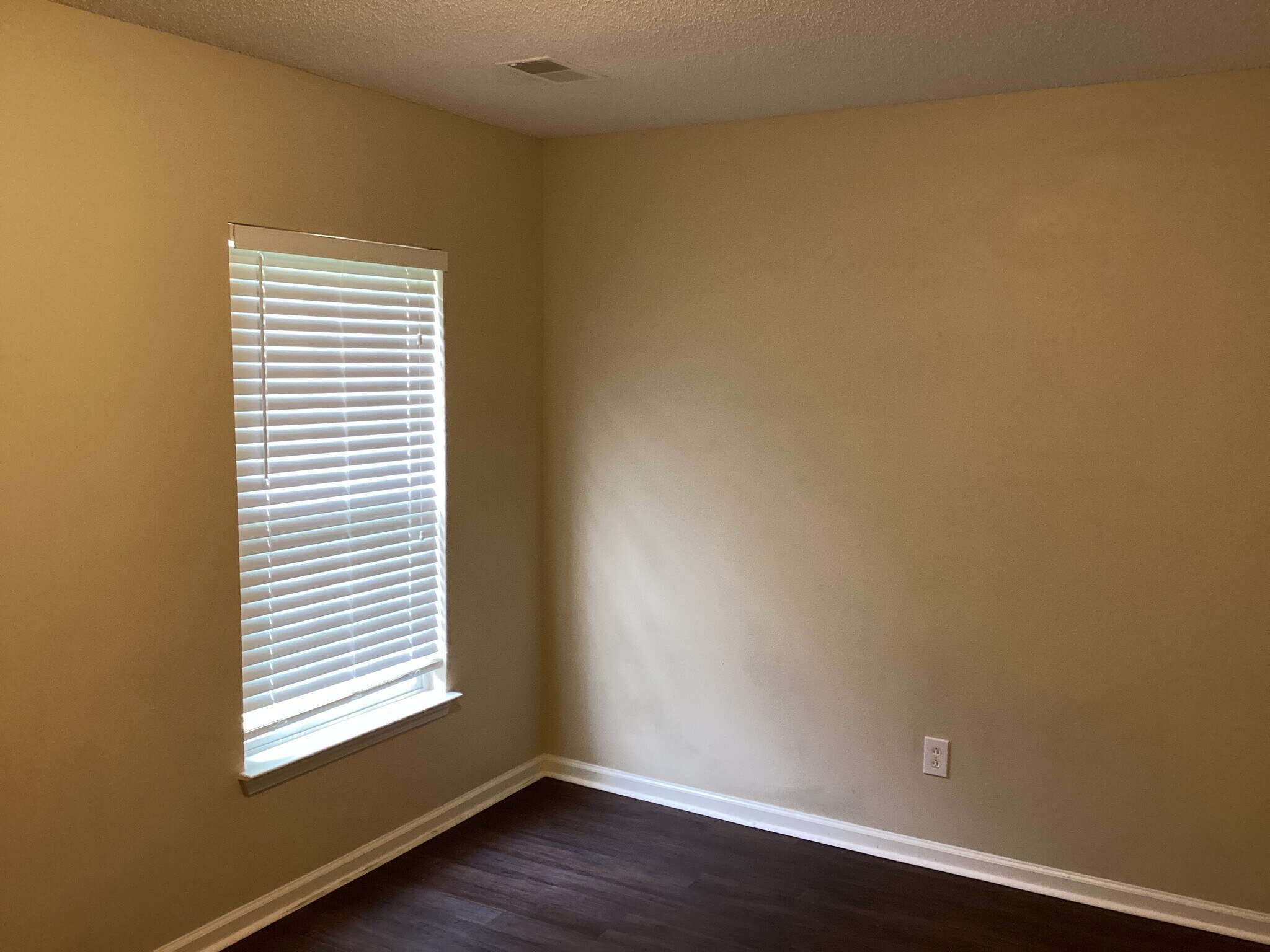 Building Photo - 237 Maypop Dr