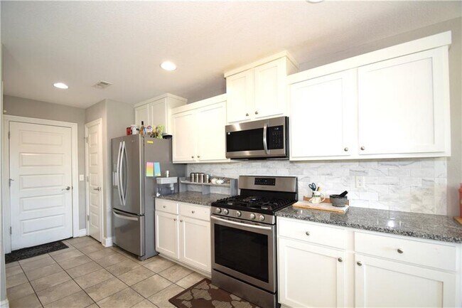 Building Photo - 3609 SW Mistletoe Ave