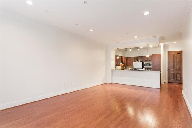 Building Photo - 7134 Mapleridge St