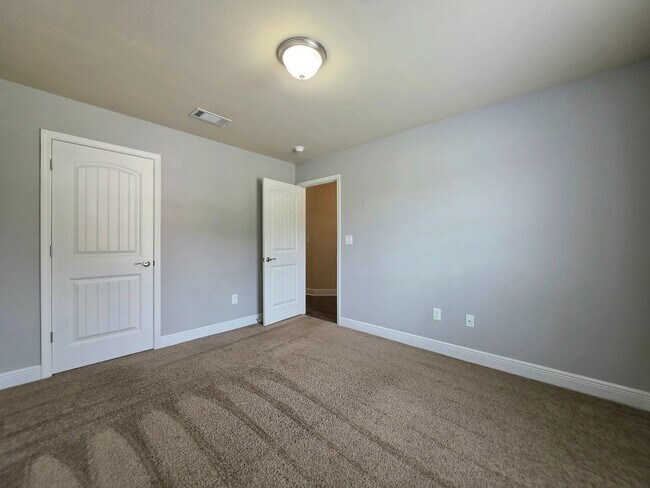 Building Photo - 14645 Birkdale Dr