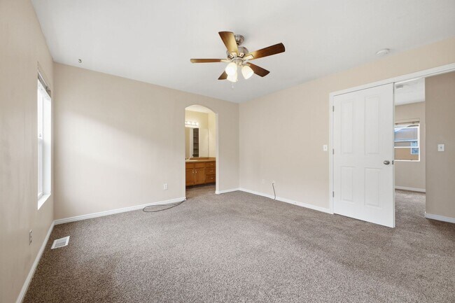 Building Photo - Spacious South Ogden Townhome w/ Garage