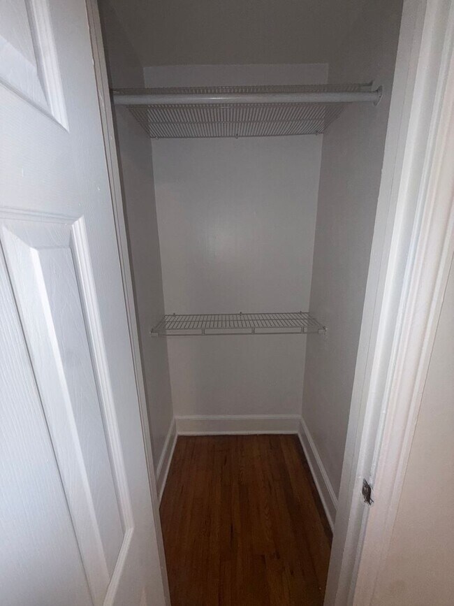 Building Photo - Charming All-Brick 2BR Home with Spacious Yard & Prime Columbia Location