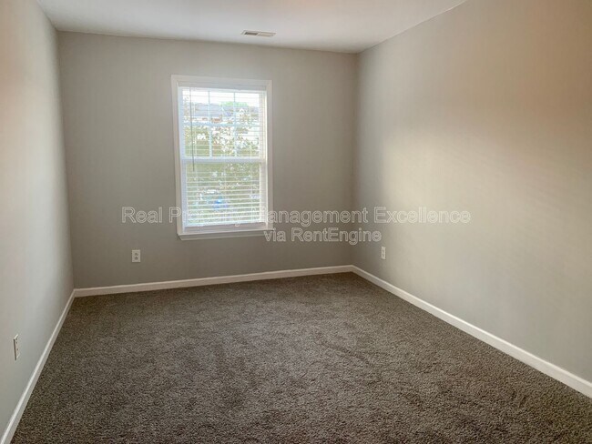 Building Photo - 330 Gilman Ln