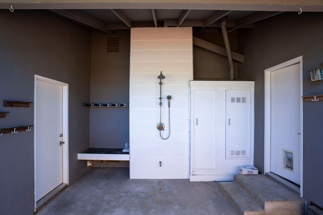 Building Photo - GORGEOUS Remodeled and Upgraded Beautiful ...