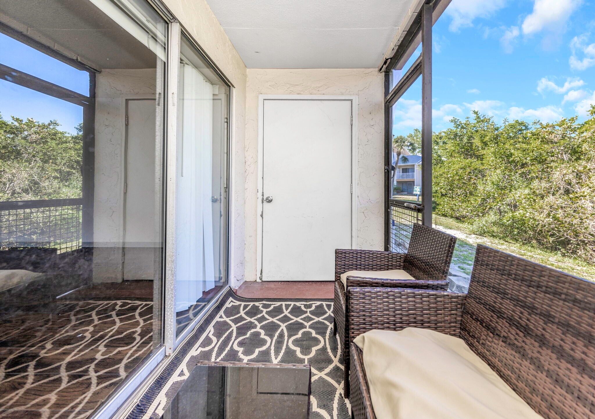 Building Photo - 621 99th Ave N