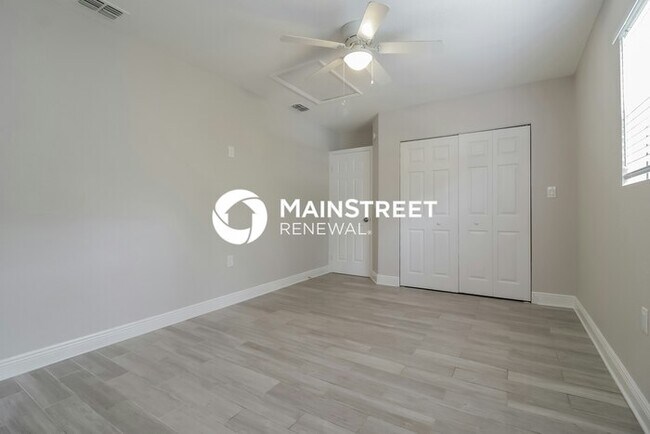 Building Photo - 4 Bedroom Pet-Friendly Home in Orlando, FL with Main Street Renewal