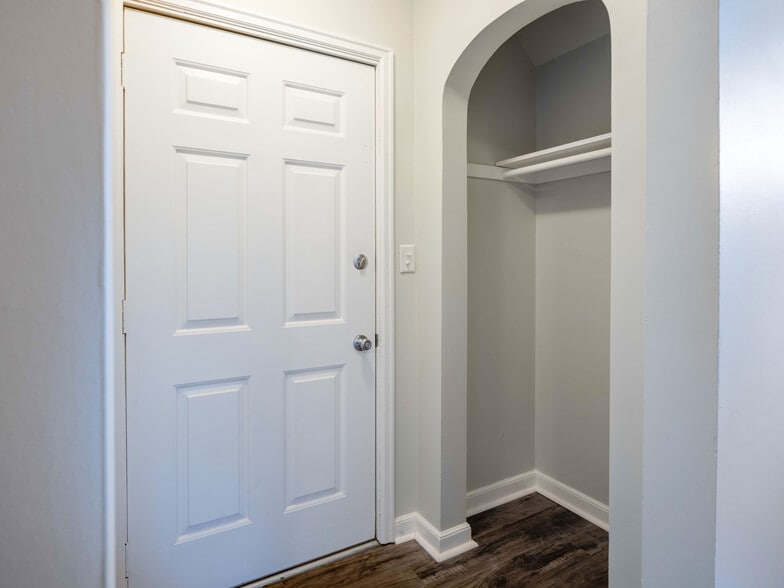 Building Photo - 1229 7th Ave SE