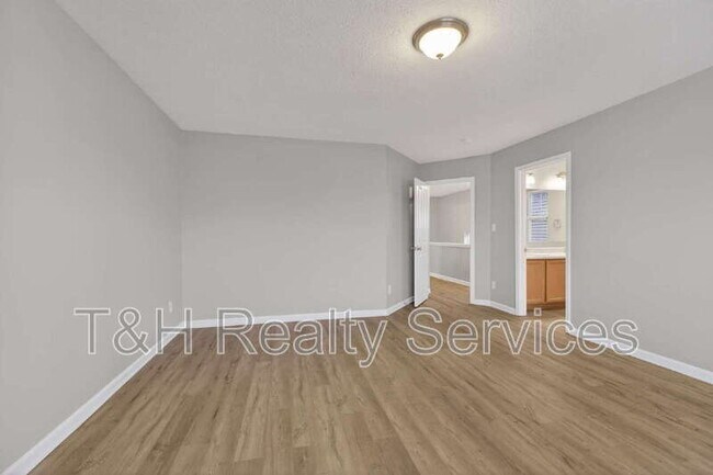 Building Photo - 156 Haugh St