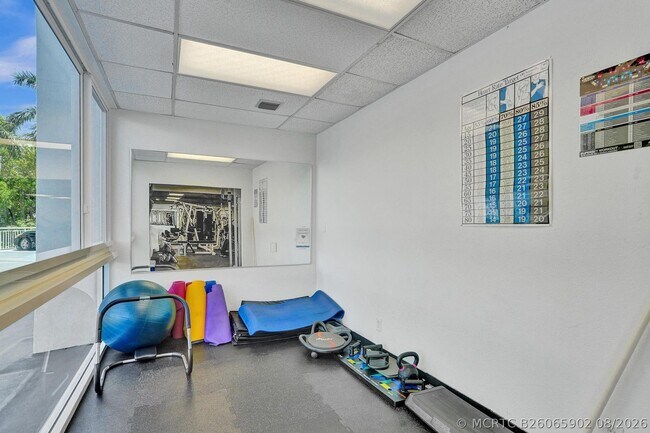 Building Photo - 2715 N Ocean Blvd