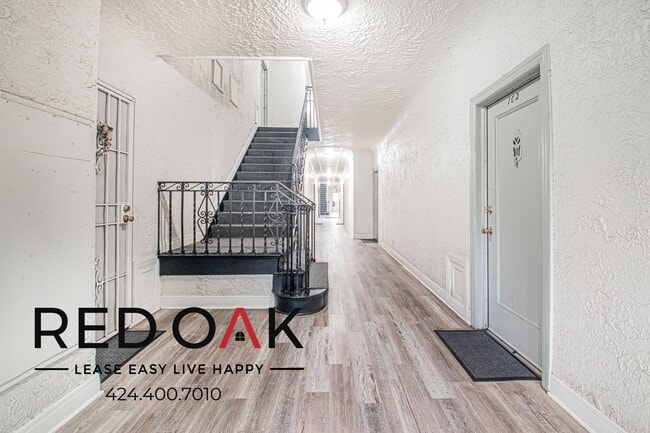 Building Photo - 121 N Kenmore Ave