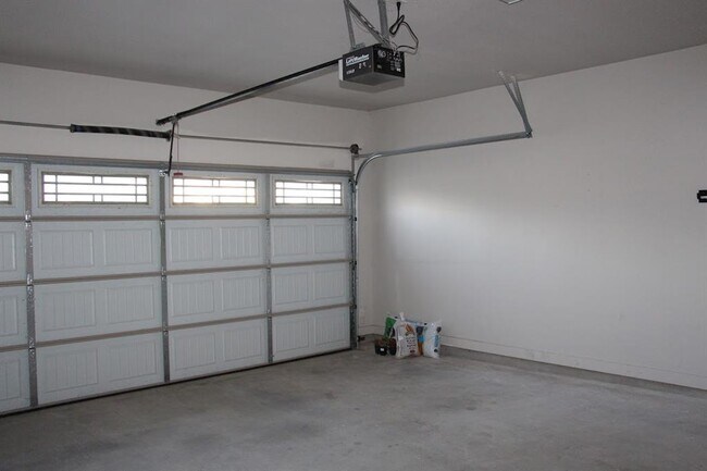 Building Photo - 12800 Venice Ln