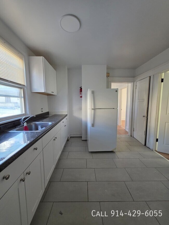 Building Photo - 622 Agar St