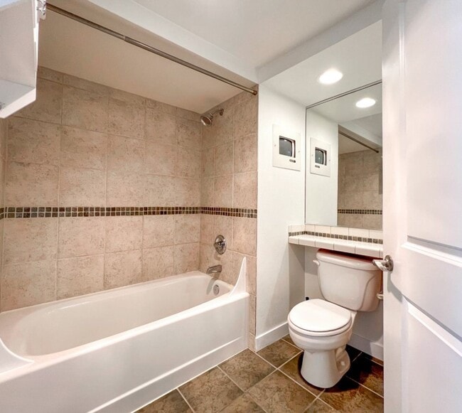 Building Photo - 1Bd/1Ba Seattle Condo