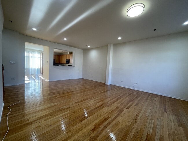 Building Photo - 4702 N Lamon Ave