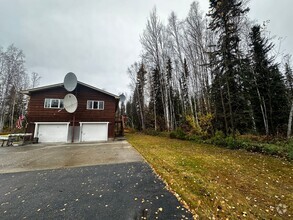 Building Photo - 2bed/1bath Upper Unit/No Garage/ Pets Nego...