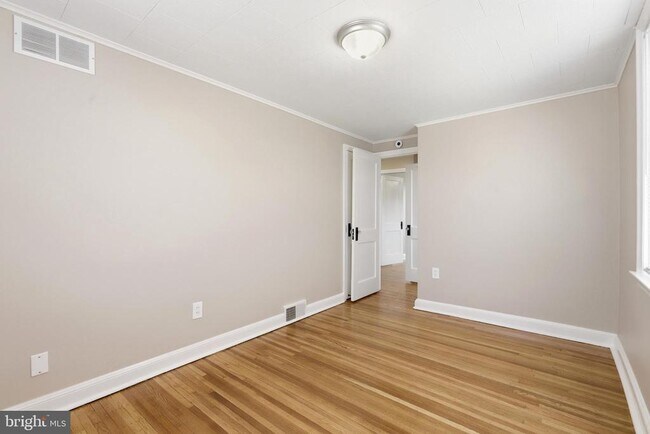 Building Photo - 271 W Wyncliffe Ave