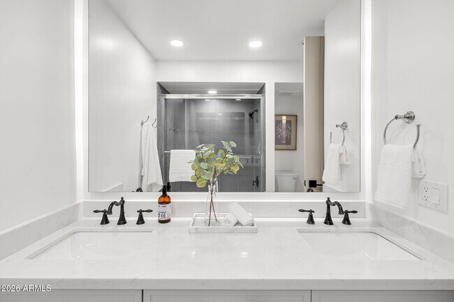 Building Photo - 7602 E Vía Del Reposo