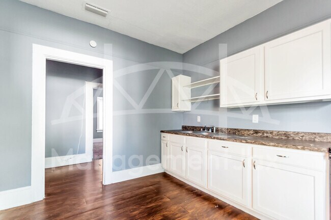 Building Photo - 2056 Moncrief Rd