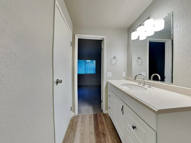 Building Photo - 31512 27th Ave SW