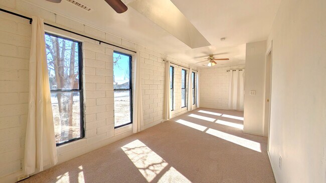 Building Photo - 1514 N Elaine Way