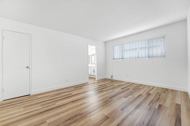 Building Photo - 843 18th St