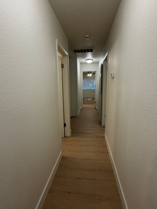 Building Photo - Beautifully Remodeled 3 Bed / 2 Bath Duplex – Walk to Downtown!