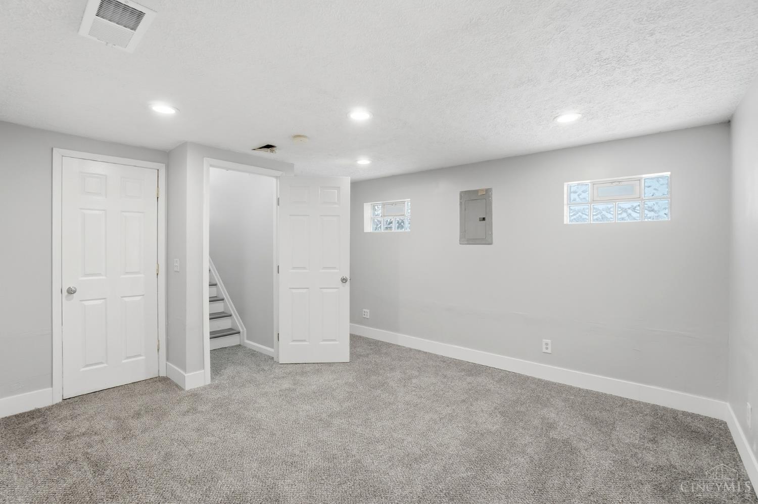 Building Photo - 3595 Harvey Ave