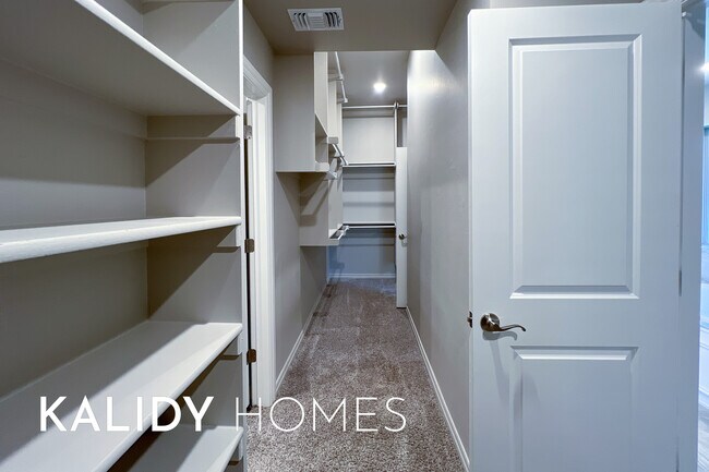 Building Photo - 805 Red River Dr