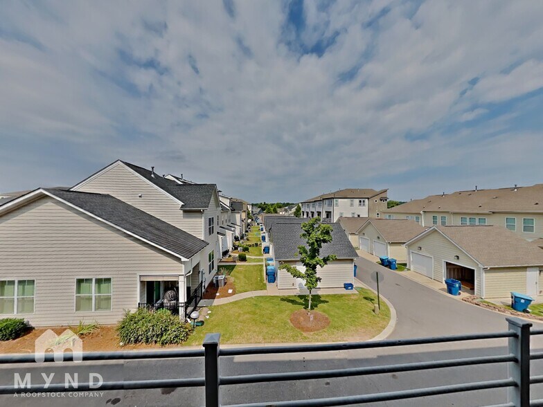 Building Photo - 2543 Statesville Ave