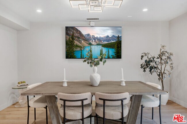 Building Photo - 7966 Mulholland Dr