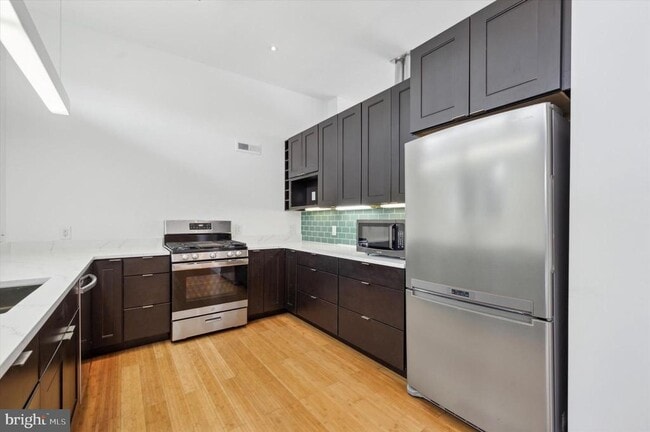 Building Photo - 29 Rolling Rd