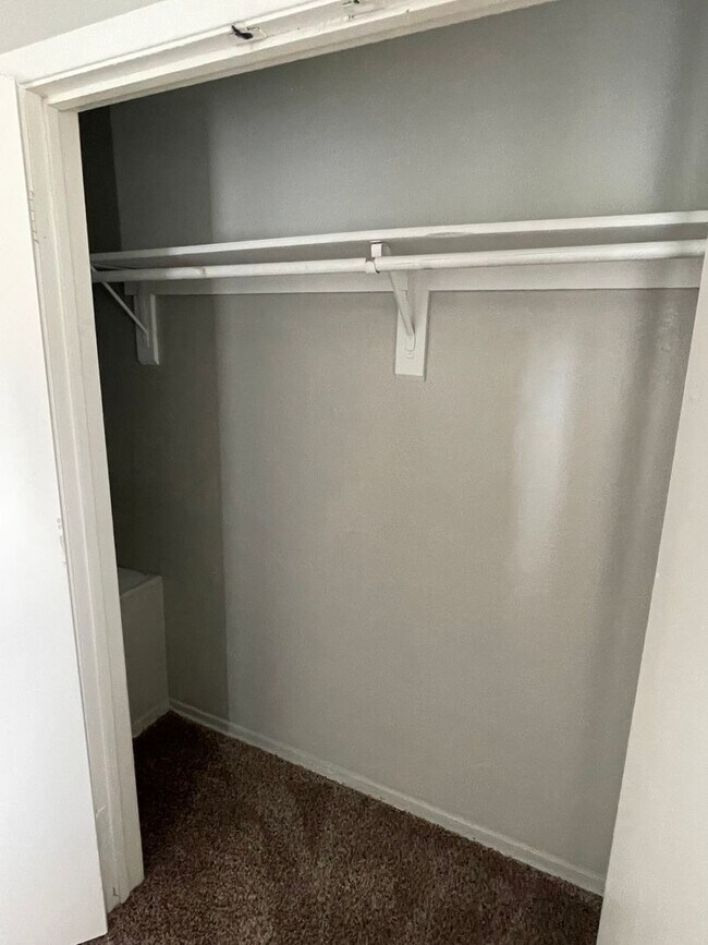 Building Photo - 2 BEDROOM @ UNT