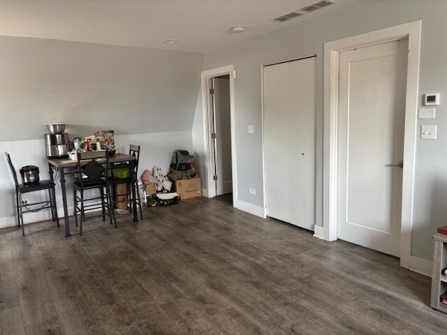 Building Photo - 5637 W 63rd St