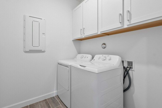 Building Photo - 6843 Cobia Cir