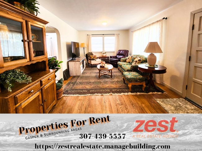 Building Photo - 1905 E 3rd St