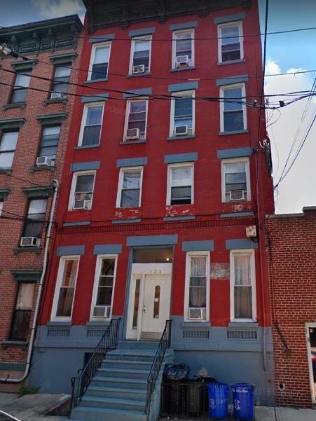 Building Photo - 123 Clinton St