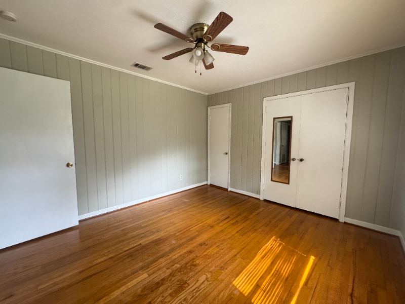 Building Photo - 2107 Hillcrest Dr
