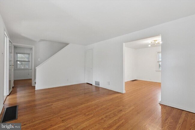 Building Photo - 433 Haverford Rd