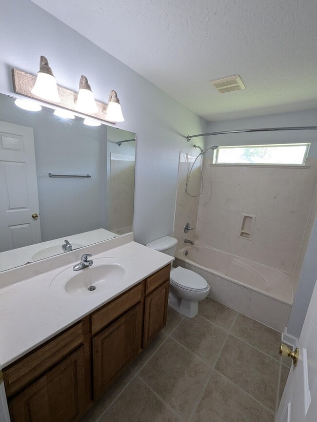 Building Photo - 462 Sandmore Shores Dr