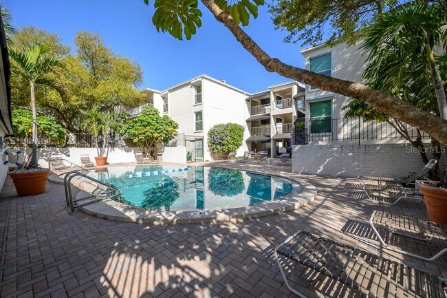 Building Photo - 3325 Bayshore Blvd