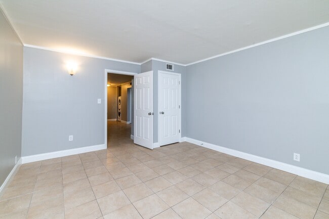 Building Photo - 431 Canberra Dr