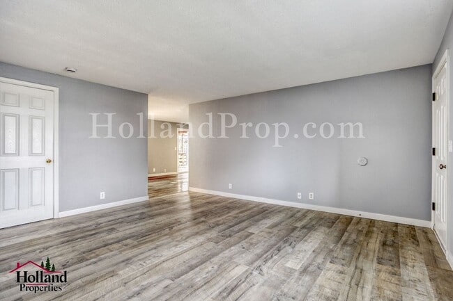 Building Photo - Charming Single-Level Hillsboro Home with Fenced Backyard!