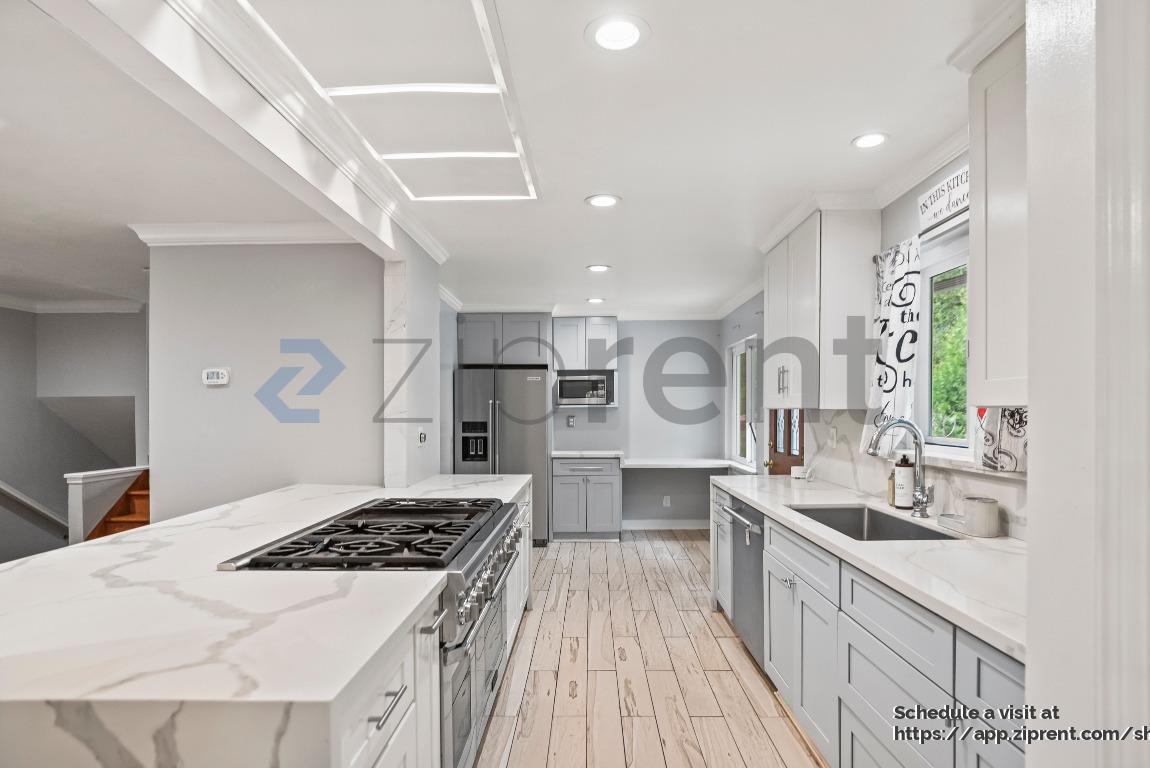 Building Photo - 4847 Stacy St