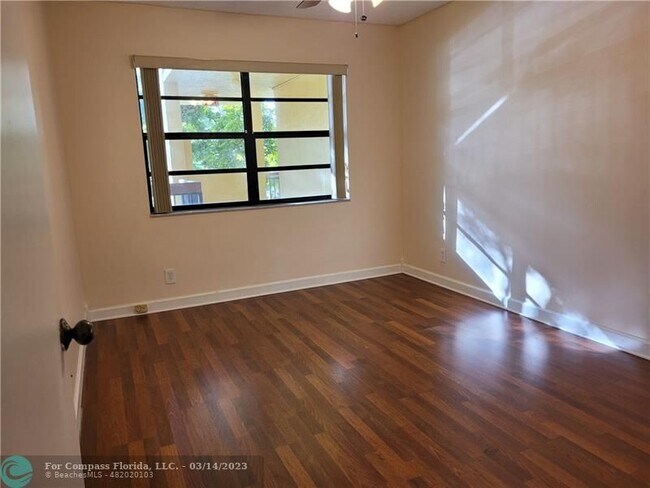 Building Photo - 2027 Coral Ridge Dr
