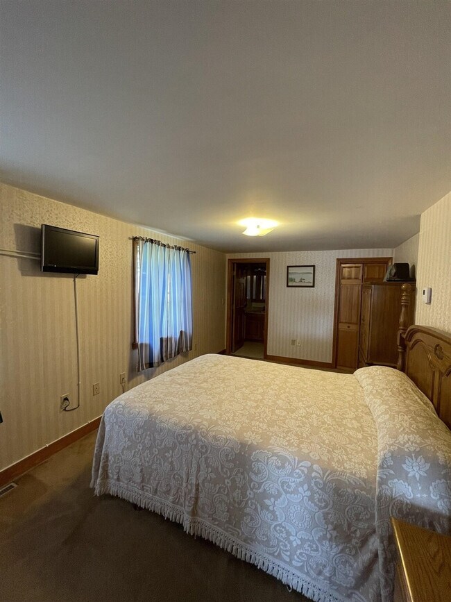 Building Photo - 60 Wards Cove Rd