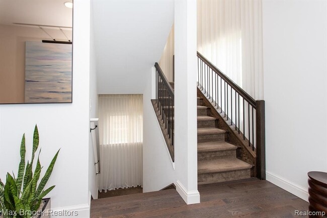 Building Photo - 25925 York Rd